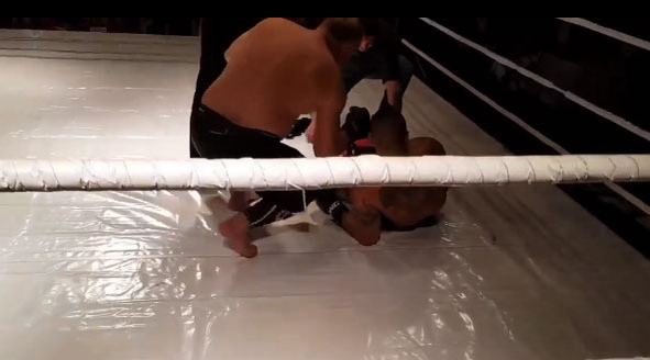 Imagini terifiante. Ce s-a întâmplat la meciul de kick-boxing Tolea Ciumac – Endre. Și-a rupt tibia după câteva secunde! “Am vrut să-l bat, dar nu așa!”