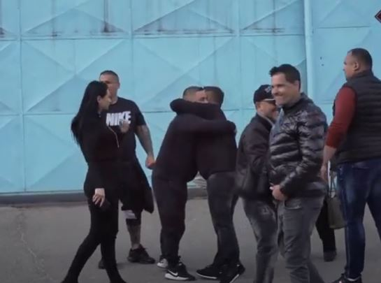 Frații Corduneanu, spectacol în fața Penitenciarului Iași. “Regele” Bogdan a ieșit din pușcărie! / FOTO
