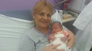 Ce frumusica e fetita cantaretei de muzica populara care a invins cancerul! Micuta a primit nota 10 la nastere!