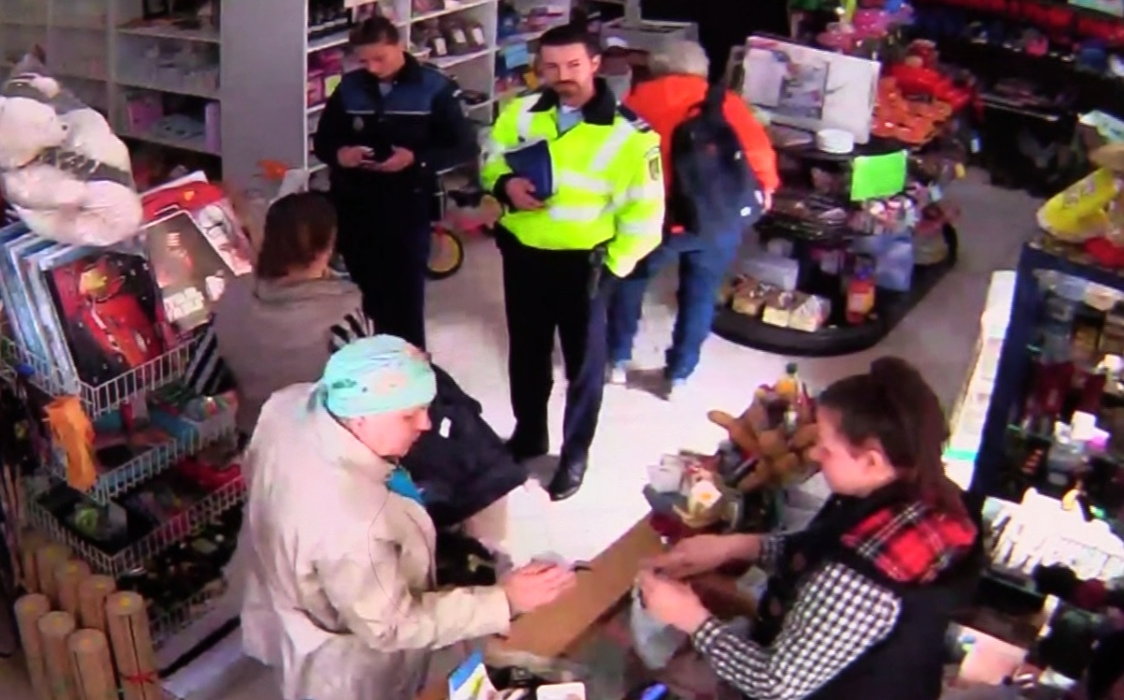 Polițiștii au venit în magazin  imediat după furt
