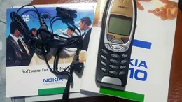 Îți mai aduci aminte de celebrul telefon mobil Nokia 6310i? Cu cât se vinde acum, în 2023