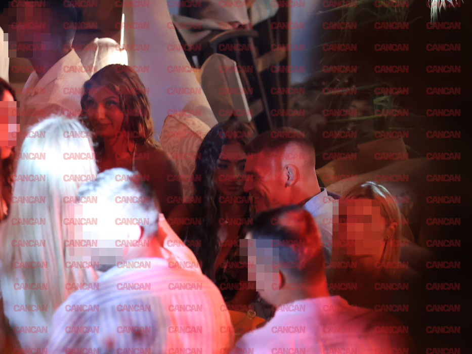Călin Donca a ieșit la o „băiețeală” în club, dar toată atenția lui s-a mutat pe domnișoara cu animal print. Cine este șatena celebră care l-a făcut să zâmbească?