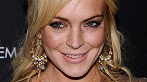 Are nevoie de bani, aşa că face orice pentru ei! Lindsay Lohan s-a dezbrăcat complet pentru noul film. Cum arată actrita goală