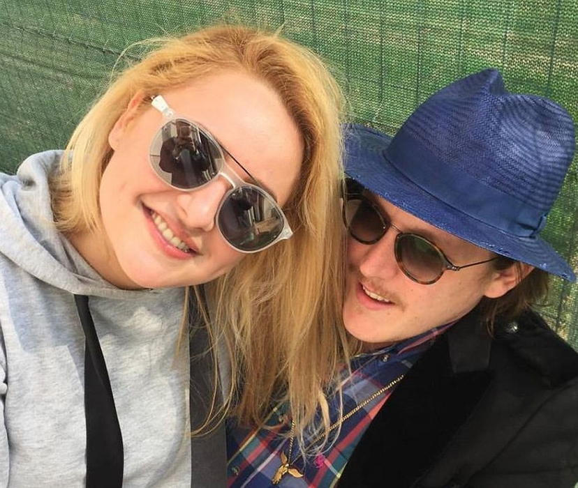 Îți mai aduci aminte de Simina Costea, fosta soție a lui What’s Up? În ce țară s-a mutat după divorțul de artist și cum arată acum