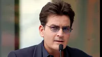 Detalii noi despre atacul asupra lui Charlie Sheen, din propria casă. Vecina ar fi sărit la el cu o armă mortală