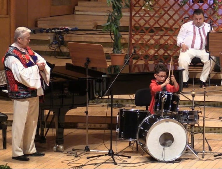 Gheorghe Turda, concert aniversar de excepție la Sala Radio. Ce cadou deosebit i-a făcut nepotul artistului, pe scenă. GALERIE FOTO