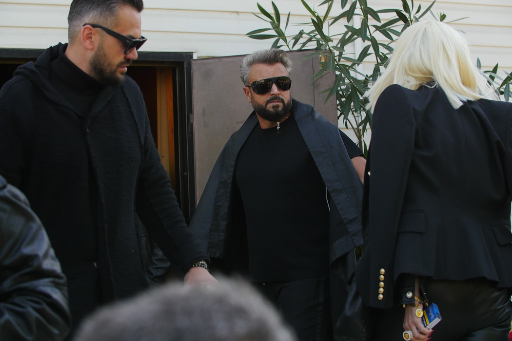 Vica Blochina, Oana Roman, Cătălin Botezatu și Raluca Bădulescu, distruși de durere la înmormântarea lui Răzvan Ciobanu. FOTO EXCLUSIV
