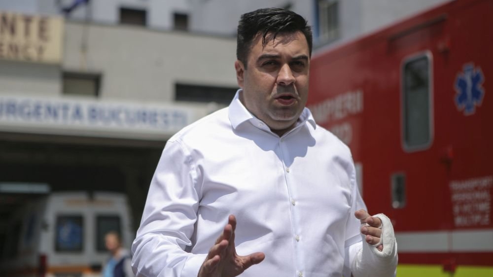 Ministrul Răzvan Cuc, primele declarații după accidentul suferit: "Voi sta 3 luni cu mâna în gips"