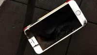 Incident dramatic provocat de un iPhone! 8 persoane au fost rănite şi un magazin Apple, evacuat