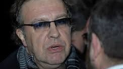 Are aproape 60 de ani, insa nu duce lipsa de admiratoare. Uite cum a fost "apostat" Cotabita de o tanata, chiar sub ochii iubitei