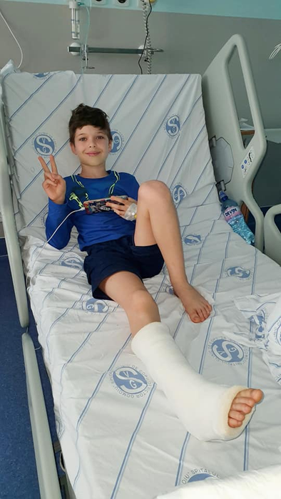 Probleme în familia Maxer! Dinu și fiul lui, internați în spital. „Nu aveți idee ce însemnă să te internezi când ești febril și implicit suspect de COVID 19”