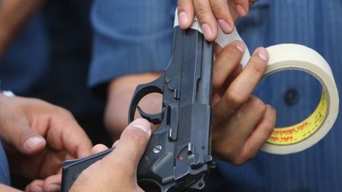 Suceava: Poliţistul care s-a împuşcat în cap cu pistolul din dotare a murit, după o lună și jumătate