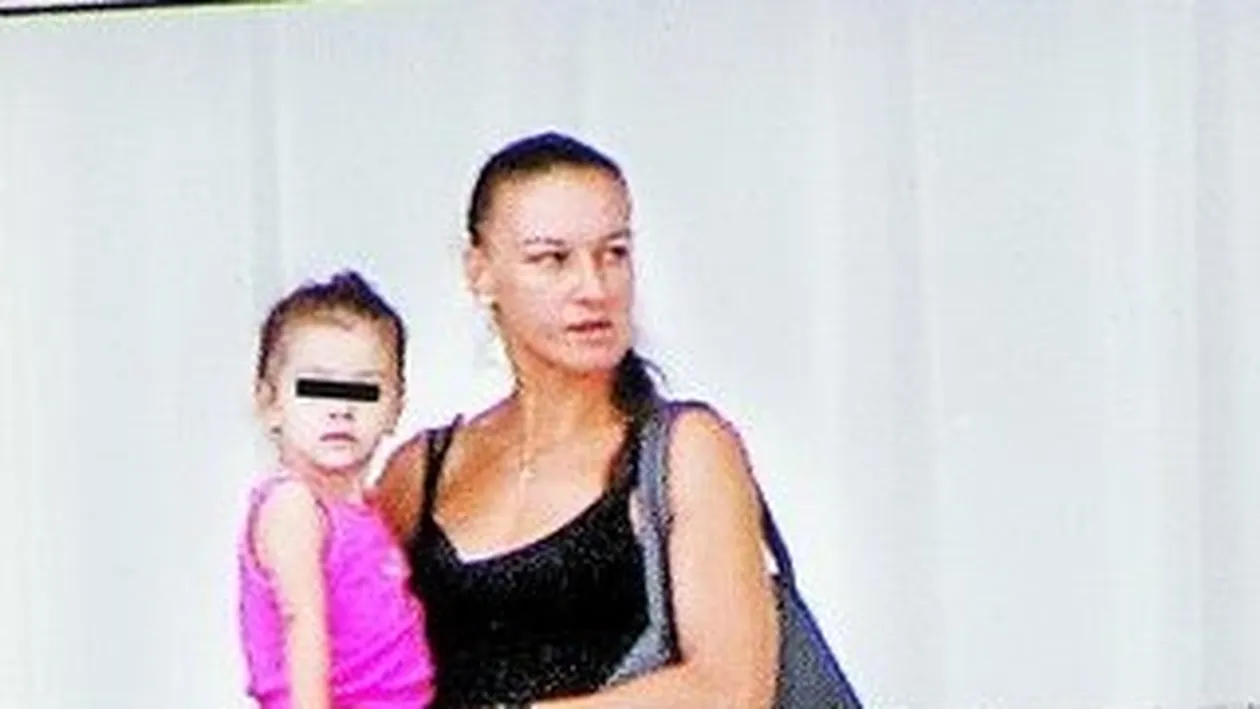 S-au inghesuit pe balcon ca Morometii pe prispa. Relaxare dupa somnul de frumusete