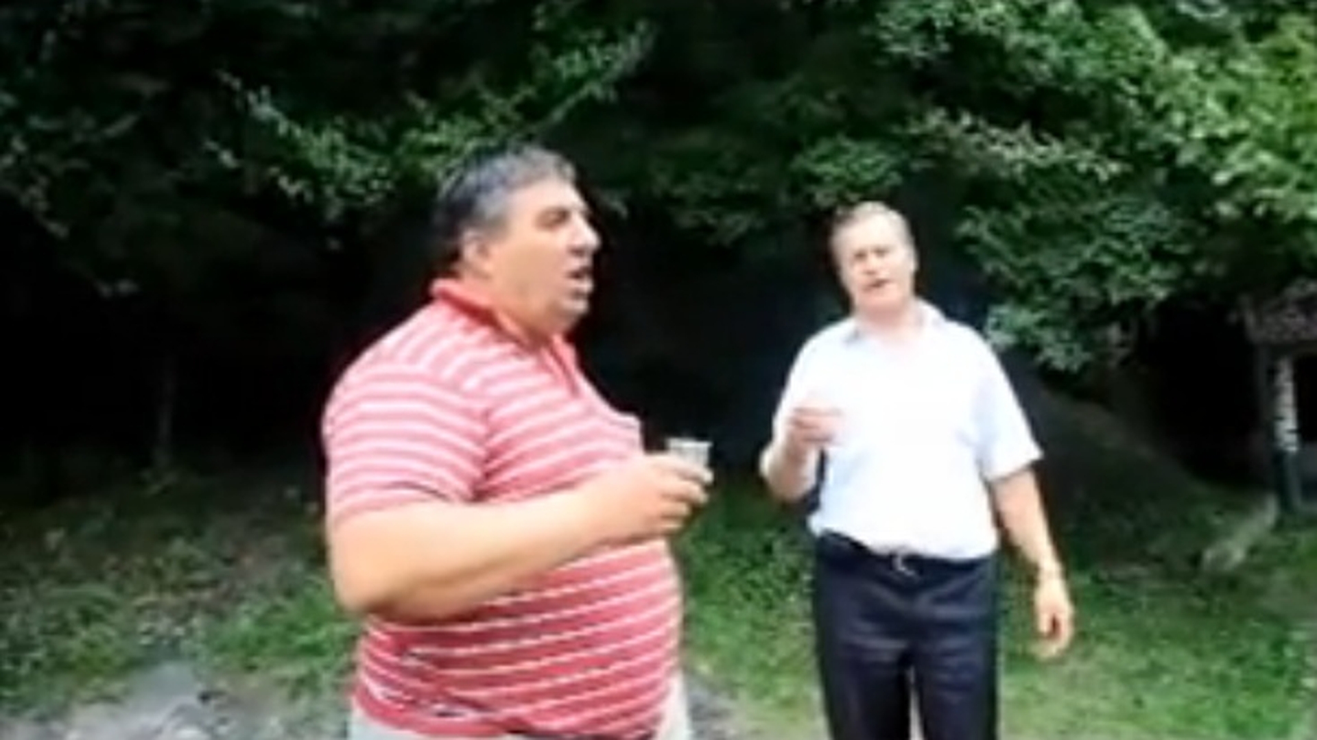 El este Victor Betivu din Arionesti! Povestea incredibila a unui primar beat din Chisinau care face "turism" folcloric