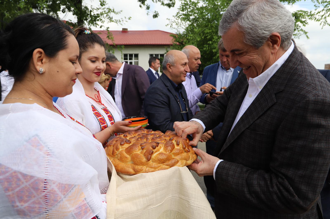 Călin Popescu Tăriceanu a fost primit cu pâine și cu sare
