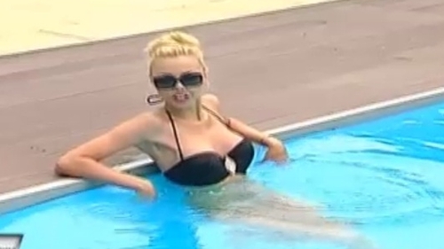 Denisa Manelista si-a scos SILICOANE la piscina: arata BESTIAL! Cum trebuie sa fie barbatul IDEAL in viziunea ei