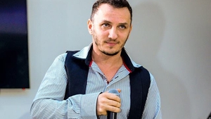 MIHAI TRĂISTARIU şi-ar fi cumpărat un premiu cu care se laudă pe Facebook. „Plătesc bani ca să le fie alese melodiile“