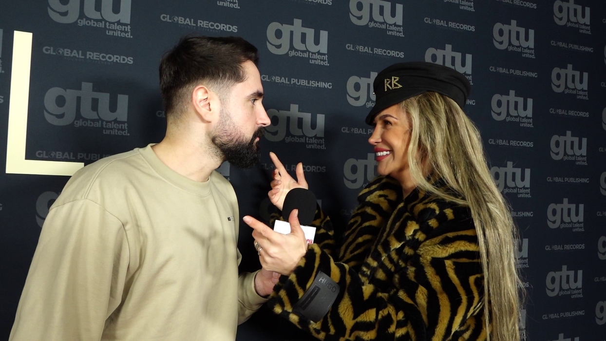 Lora: "Noi am fost cei mai buni prieteni și e cel mai complicat știi ce? E greu să ieși din friendzone! E un anumit moment când plânge pe umărul tău și dacă tu nu știi momentul ăla, în momentul ăla dacă nu ai un pic de curaj să fii mai mult decât prieten, n-o să fii niciodată. Și o să rămâi prieten! Bine, e complicat, trebuie să vrea și ea!" (Foto: captură video)