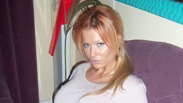 Simona Sensual, cu sanii pe-afara la lansarea propriei colectii de haine. Cum s-a imbracat blondina pentru a atrage atentia