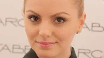 Alexandra Stan s-a facut de rusine pe covorul rosu! “De mult nu am vazut o combinatie mai proasta!”