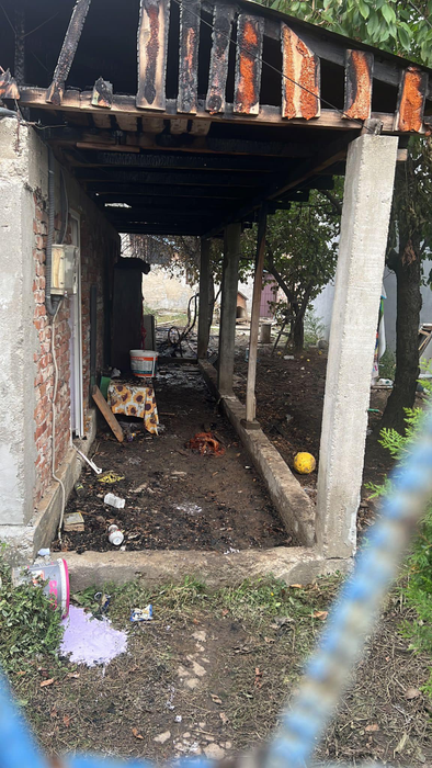 Tânărul din Chitila care a rămas fără casă are nevoie de ajutor! Georgian a pierdut singura rudă pe care o mai avea în incendiu