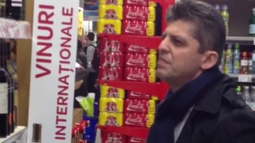 Politicianul-dansator, pierdut printre sticlele de vin! Edmond Talmacean, intr-o misiune imposibila in magazin