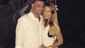 S-a despărţit de afaceristul Călin Hagima şi s-a cuplat cu patronul unui service auto. Primele imagini cu Roxana Nemeş şi noul ei iubit: sexy-mecanicul!