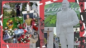 Aroganță la mormântul interlopului Florin Tamba, zis ”Buză”. Familia i-a făcut statuie și cavou din marmură albă