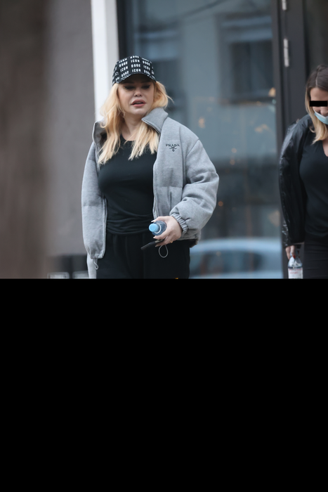 Loredana Groza pare să fi "redescoperit" hainele largi, confortabile (Foto: CANCAN.RO)
