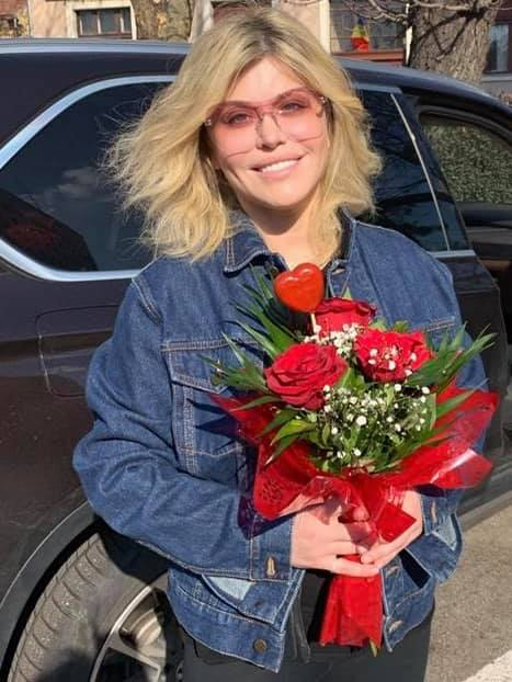 Loredana Groza, filmată în ipostaze extrem de rușinoase pentru o divă ca ea! Ce a făcut în compania unui bărbat