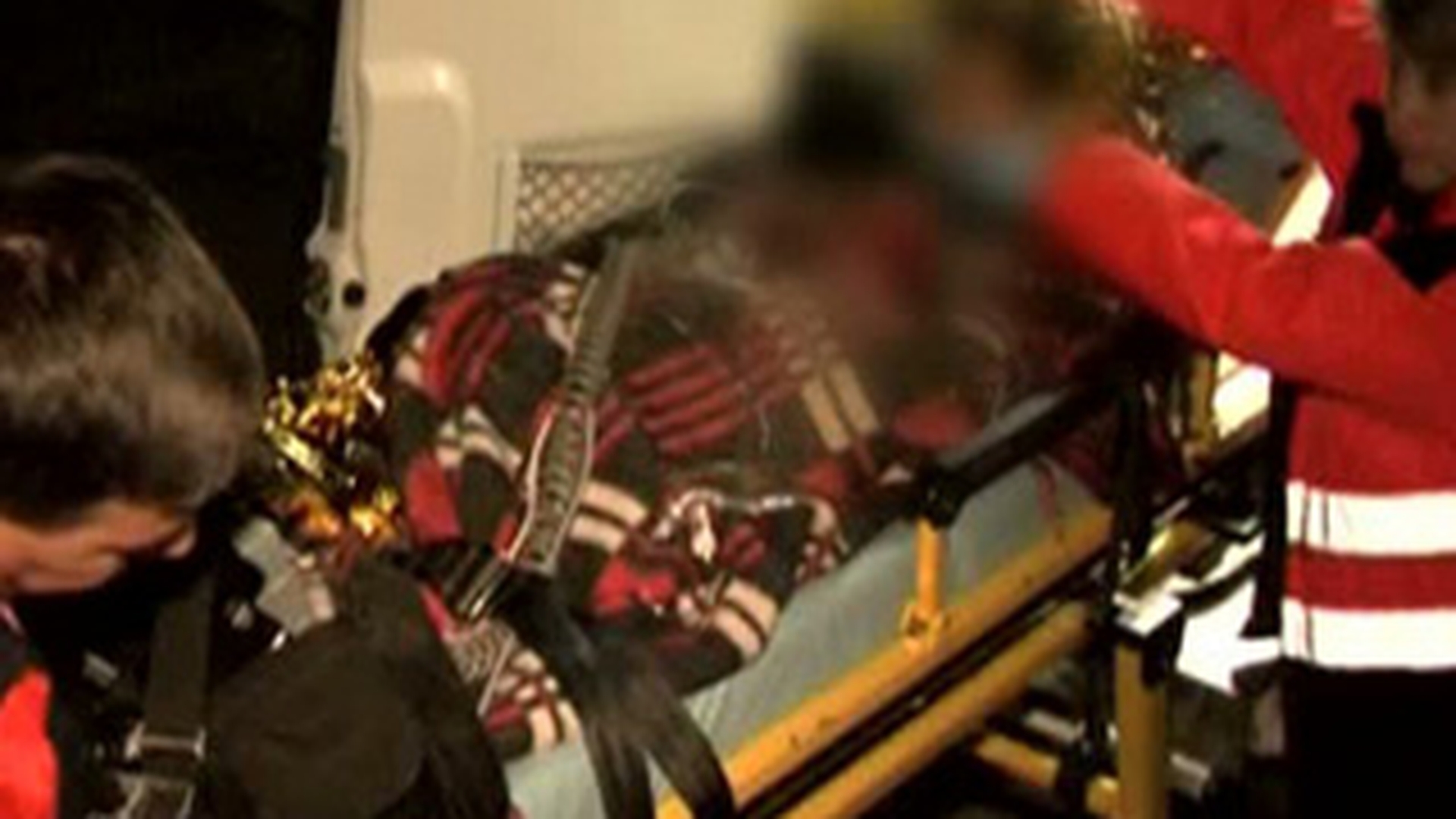 L-au gasit pe strada, mort de beat! Un baiat de 9 ani din Vaslui a ajuns in coma alcoolica dupa ce a baut vin la o pomana!