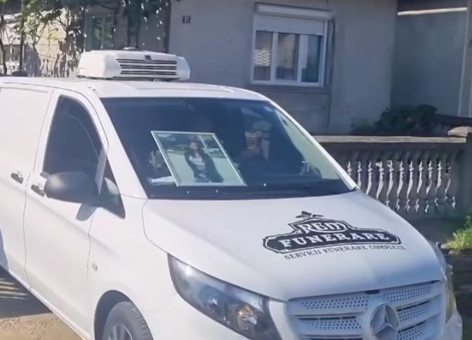 Imaginile durerii! Bianca și Patrizia au ajuns acasă în rochii de mireasă/ sursă toto: captură video