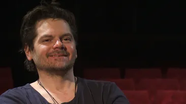 Ieri plangea ca actorul o paraseste, astazi radiaza la bratul lui! Dovada ca Florin Piersic Jr. s-a impacat cu iubita