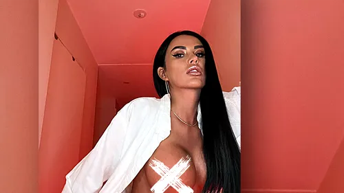 Daniela Crudu a rupt pe Onlyfans și acum le declară ”război” bărbaților citiți, dar limitați financiar: ”Dacă mă combin cu vreun intelectual, mă bate tata!…”