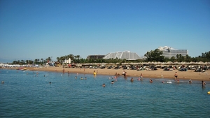 Situația ireală trăită de o familie de români în vacanța din Belek, Turcia. Ce a pățit fiica lor de 5 ani: „Dacă nu aveam în cont 1.200 de euro, nici nu se apropia de ea!”