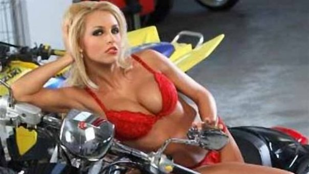 Bomba sexy Andreea Spătaru, mamă cu normă întreagă