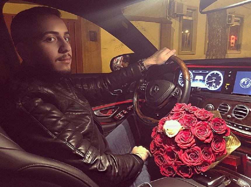 Fulgy s-a dus la ziua unui prieten, căruia i-a cumpărat un cadou inedit. S-a fotografiat cu darul și… “Credeți că o să-i placă?”
