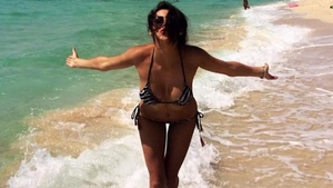 Atentie, imagini interzis de sexy! Bianca Jurca, asa cum nu ai mai vazut-o niciodata! Si-a aratat sanii in Dubai!