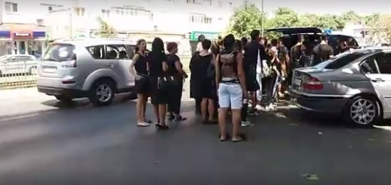 Imagini de la înmormântarea Alexandrei şi a fiicelor ei! Detaliu care le-a atras atenţia tuturor