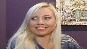 Iti mai aduci aminte de blonda de la Class? Uite ce casa frumoasa are si afla cand a pictat prima data!!