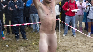 Box in pielea goala la un festival din Danemarca