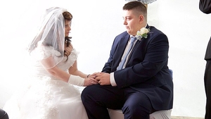 O femeie de 36 de ani, bolnavă de cancer, a murit la o săptămână după ce prietenii i-au organizat nunta ei de vis