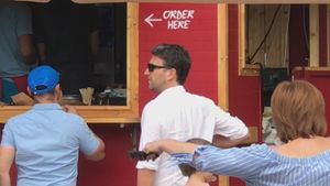 Olivia Steer va lua foc când va vedea imaginile! Andi Moisescu a ”fugit” cu băieţii de acasă tocmai la… 