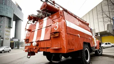 ULTIMA ORA! Incendiu puternic in Capitala. O casa a fost mistuita de flacari!