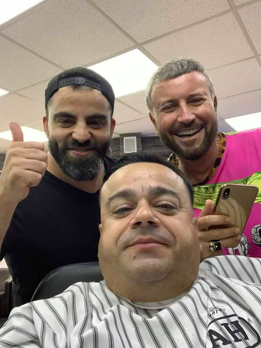 Cum l-a fotografiat Adrian Minune pe Cătălin Botezatu, după ce a fost operat de tumoră rară