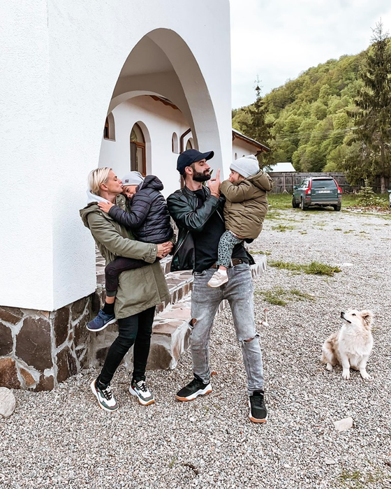 Jojo, îngenuncheată de durere după moartea bunicii sale: “El e umărul pe care plâng”