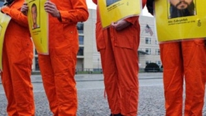 Sute de manifestanti au protestat in fata Casei Albe impotriva penitenciarului Guantanamo Bay!