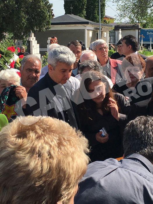 Primele imagini cu D.D. la înmormântarea tatălui (LIVE)