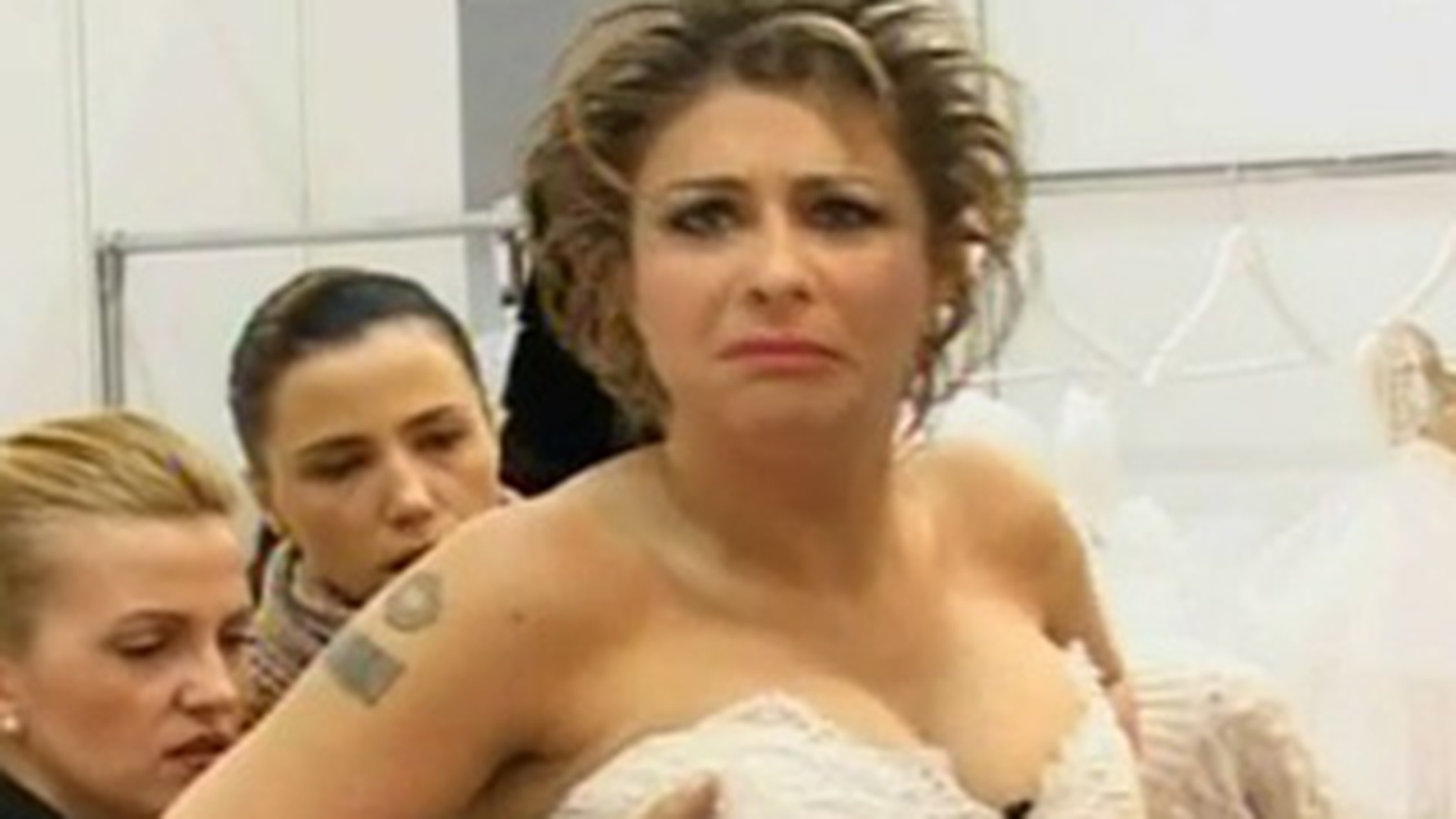 VIDEO Ana Maria Prodan, probleme cu o rusoaica: "Ii dau doi pumni in gura! Pai asa bea cafea?! Vezi cum a distrus impresara o rochie de mireasa!