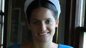 A renuntat la la religia amish pentru a deveni fotomodel! Nimeni nu se astepta sa arate asa sub acele haine ponosite